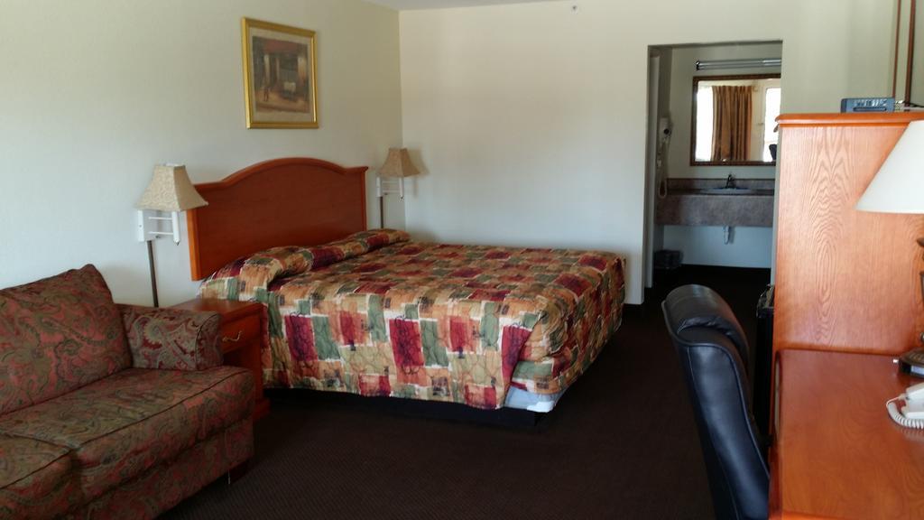Cajun Inn Shreveport Room photo